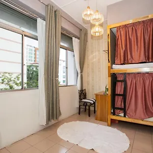 Escape Backpackers Kk Hostal
